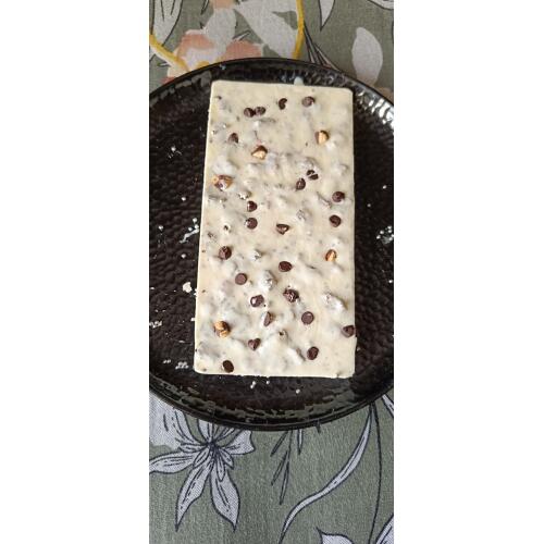 White Chocolate Oreo and Chips Bar: Sweet and Crunchy Delight - Image 3