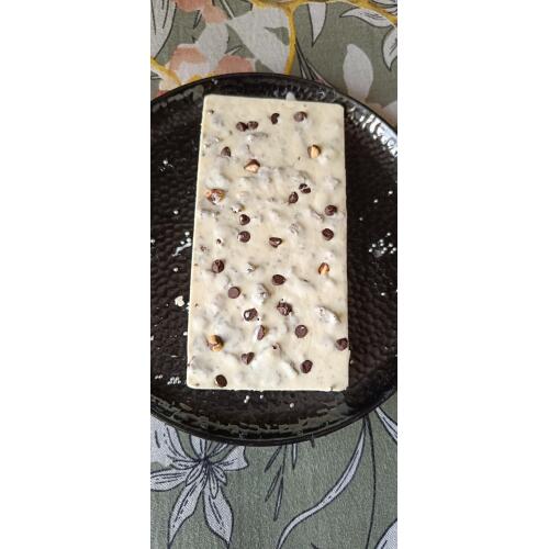 White Chocolate Oreo and Chips Bar: Sweet and Crunchy Delight - Image 4