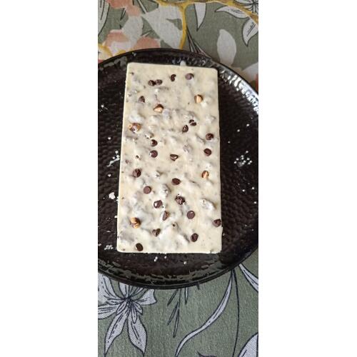 White Chocolate Oreo and Chips Bar: Sweet and Crunchy Delight - Image 5