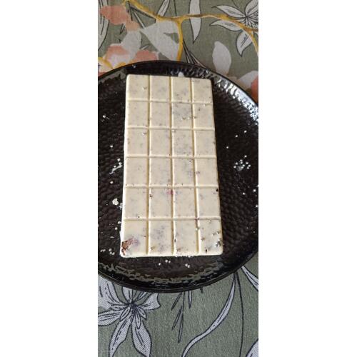 White Chocolate Oreo and Chips Bar: Sweet and Crunchy Delight - Image 7